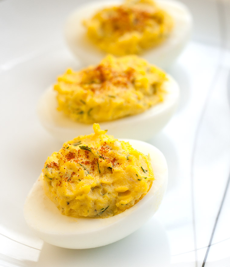 Roasted Garlic Dill Deviled Eggs - howdoyoufood.com